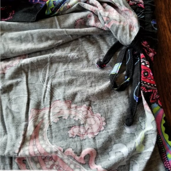 LASCANA for VENUS Two Piece Ruched with Ties Black Top and Floral Skirt - Picture 10 of 14